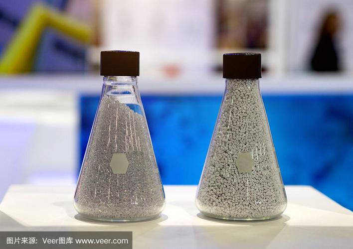 小塑料颗粒 制造业的基石与循环经济的挑战